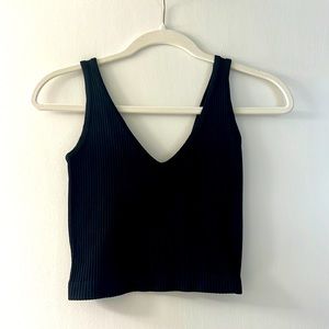 Black ribbed cropped tank top. Size: S/M. Brand: Aura